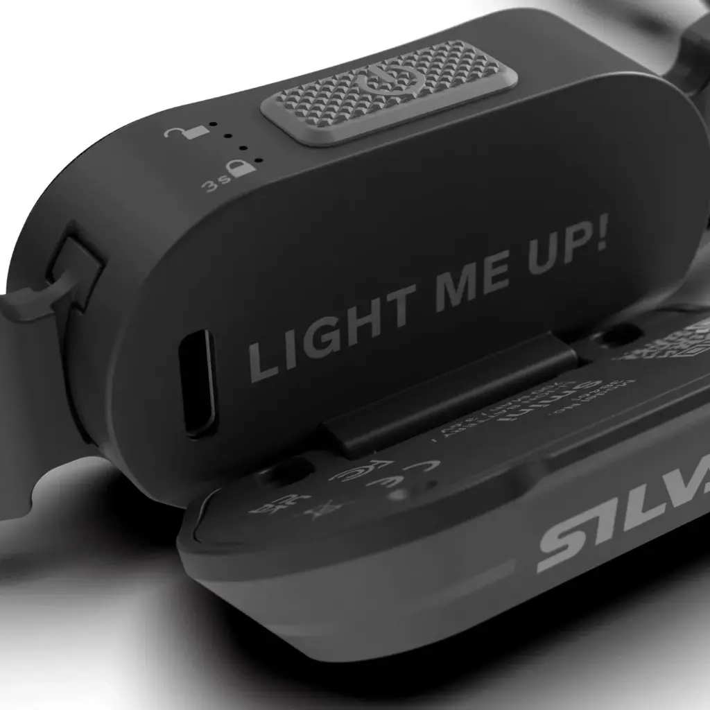 Smini_Fly_Black_charge_port_274aa456-5afe-47ea-83bc-ce6b8ddcdb06.webp
