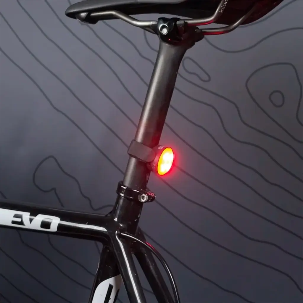 Smini_Rear_Light_38467_Velcro_on_bike_glowing.webp