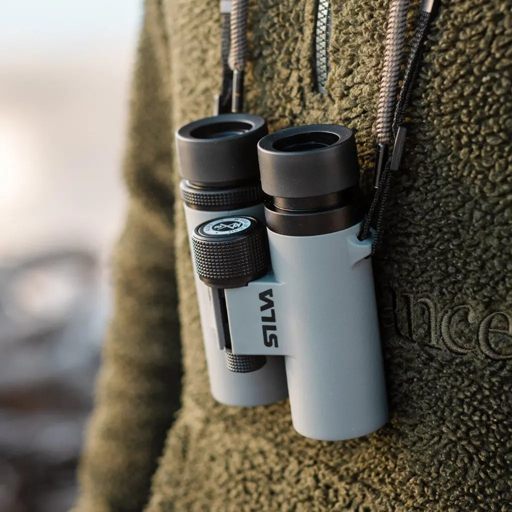 Binoculars_Expert_8x32_38509_lifestyle_4.webp