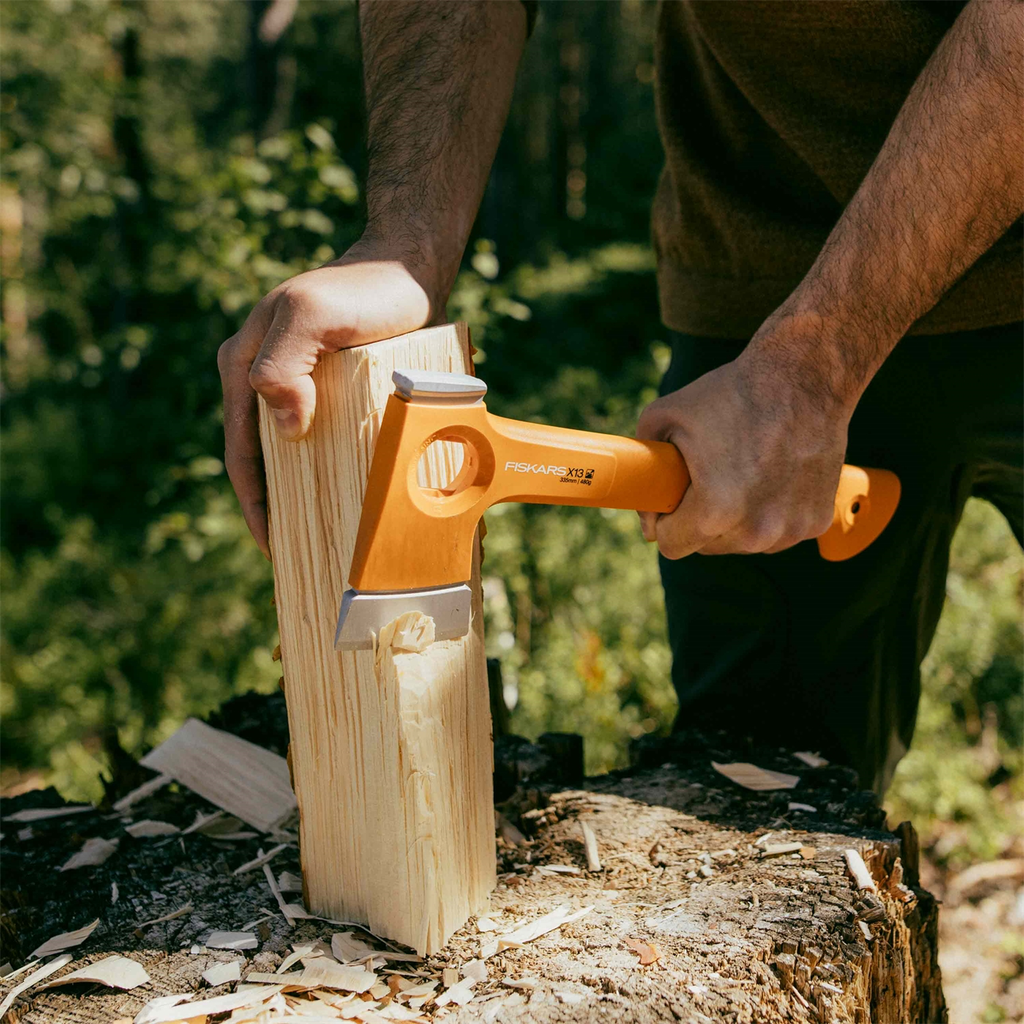 1069101_FiskarsEMEA_07_X13-hiking_axe.webp